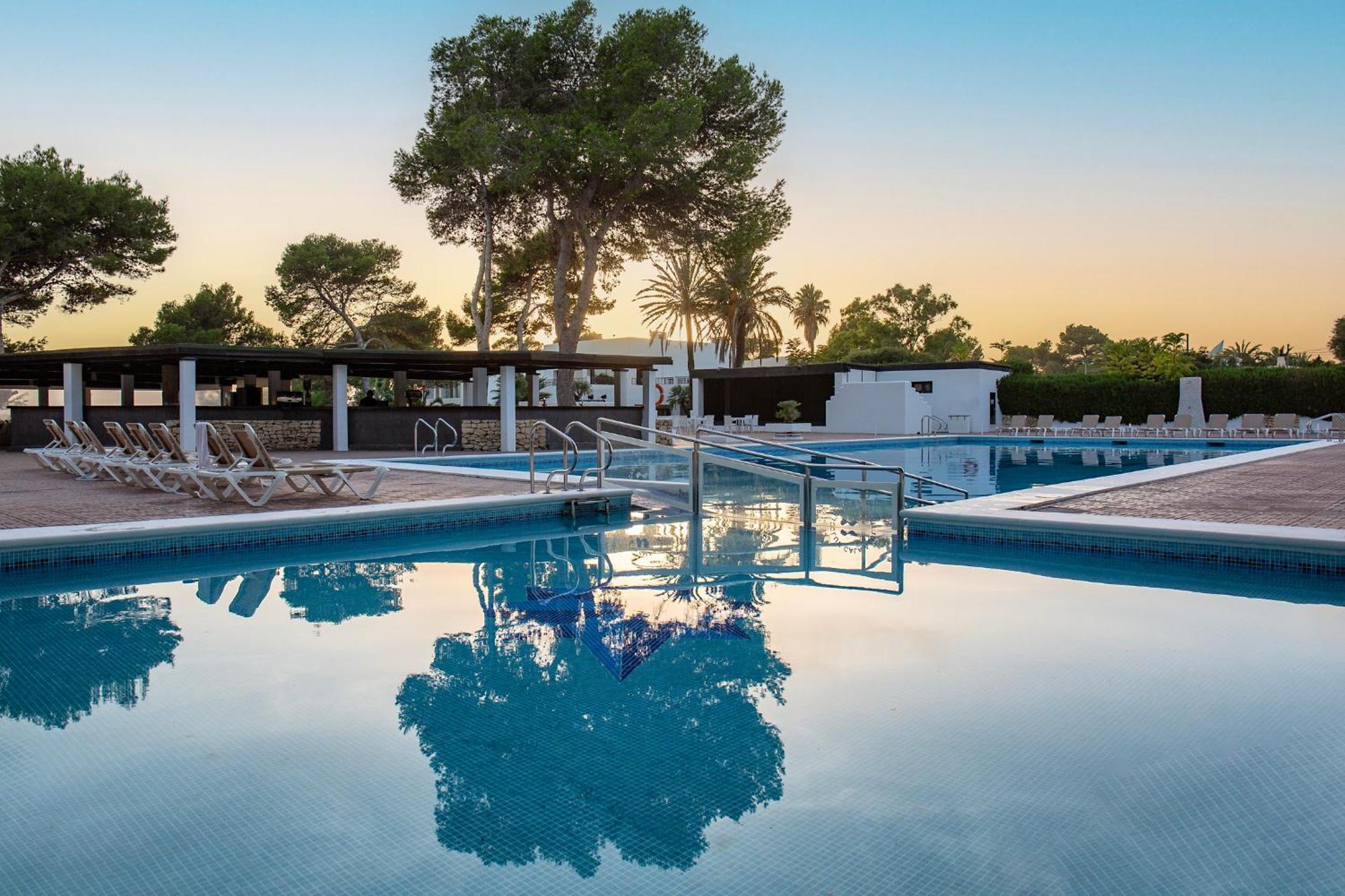 Club Cala Azul Hotel Cala Llenya  Bagian luar foto