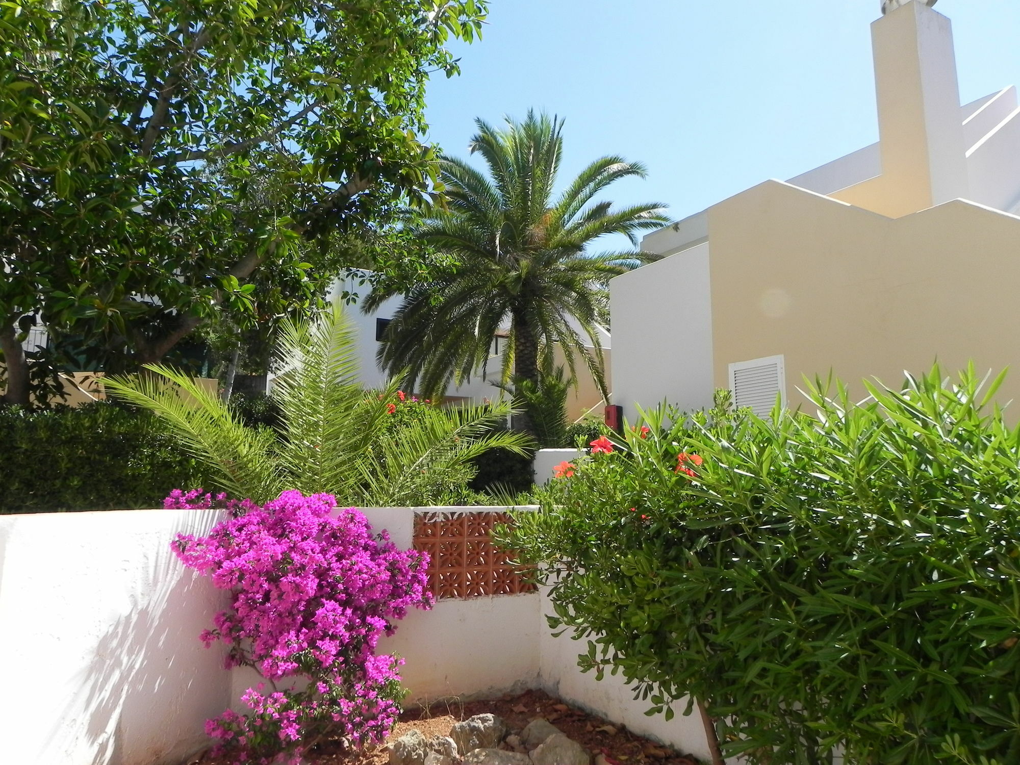 Club Cala Azul Hotel Cala Llenya  Bagian luar foto