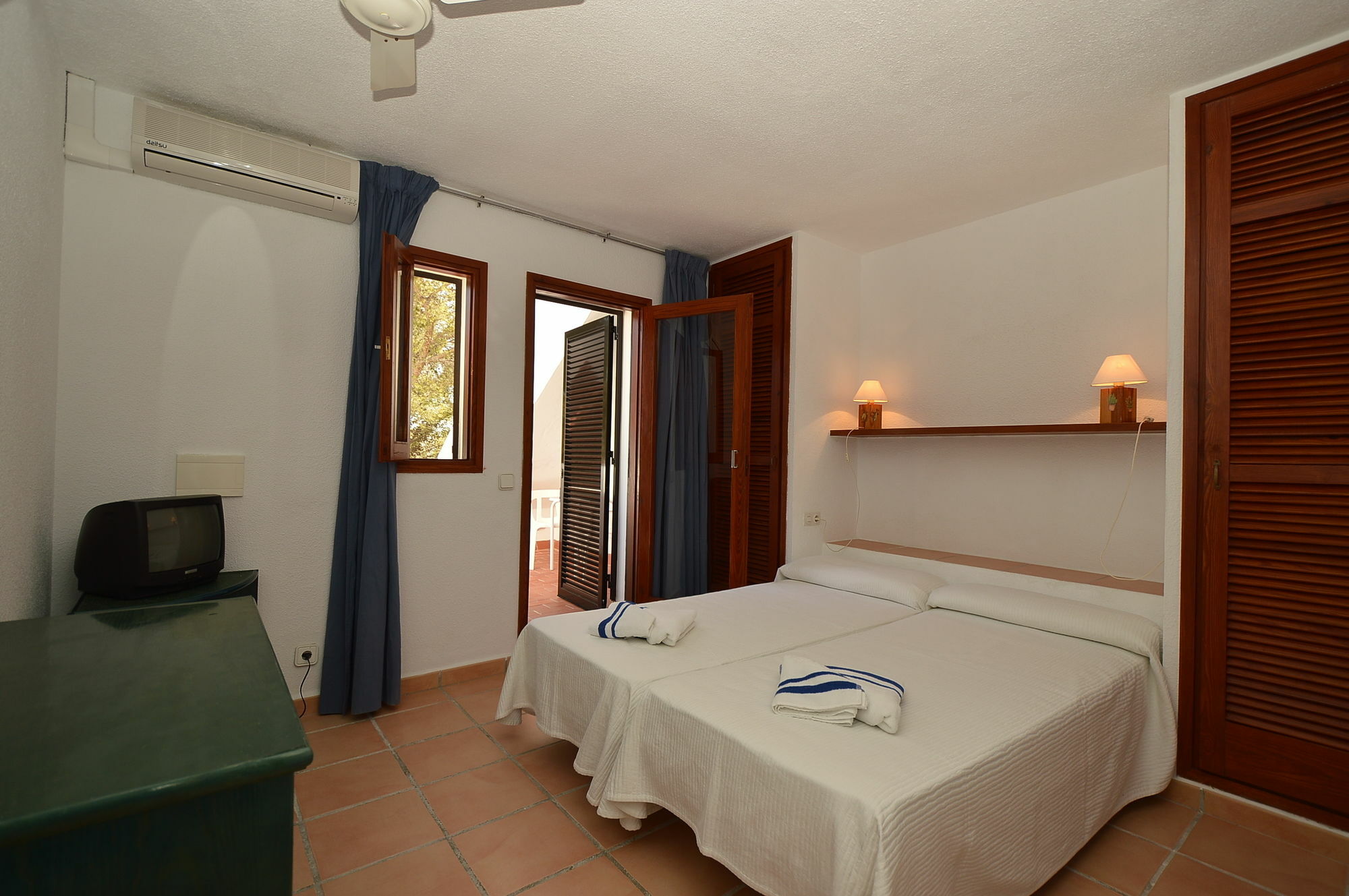 Club Cala Azul Hotel Cala Llenya  Bagian luar foto