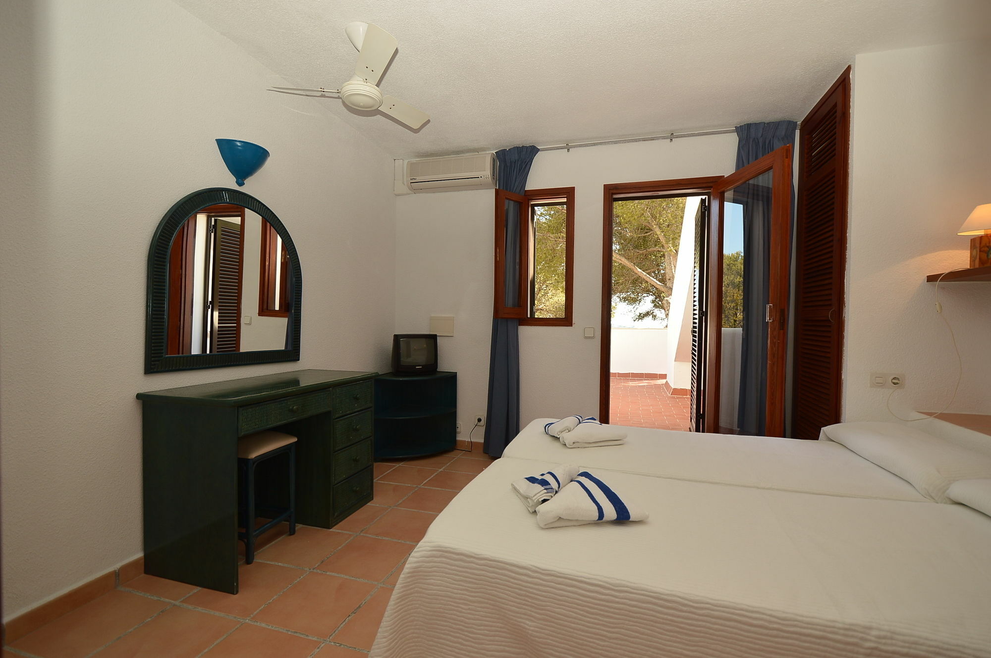 Club Cala Azul Hotel Cala Llenya  Bagian luar foto