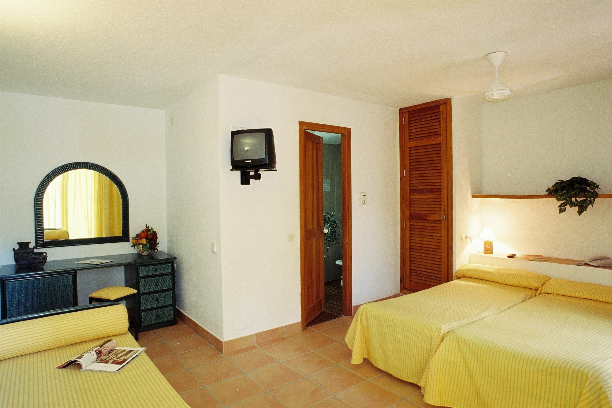 Club Cala Azul Hotel Cala Llenya  Bagian luar foto